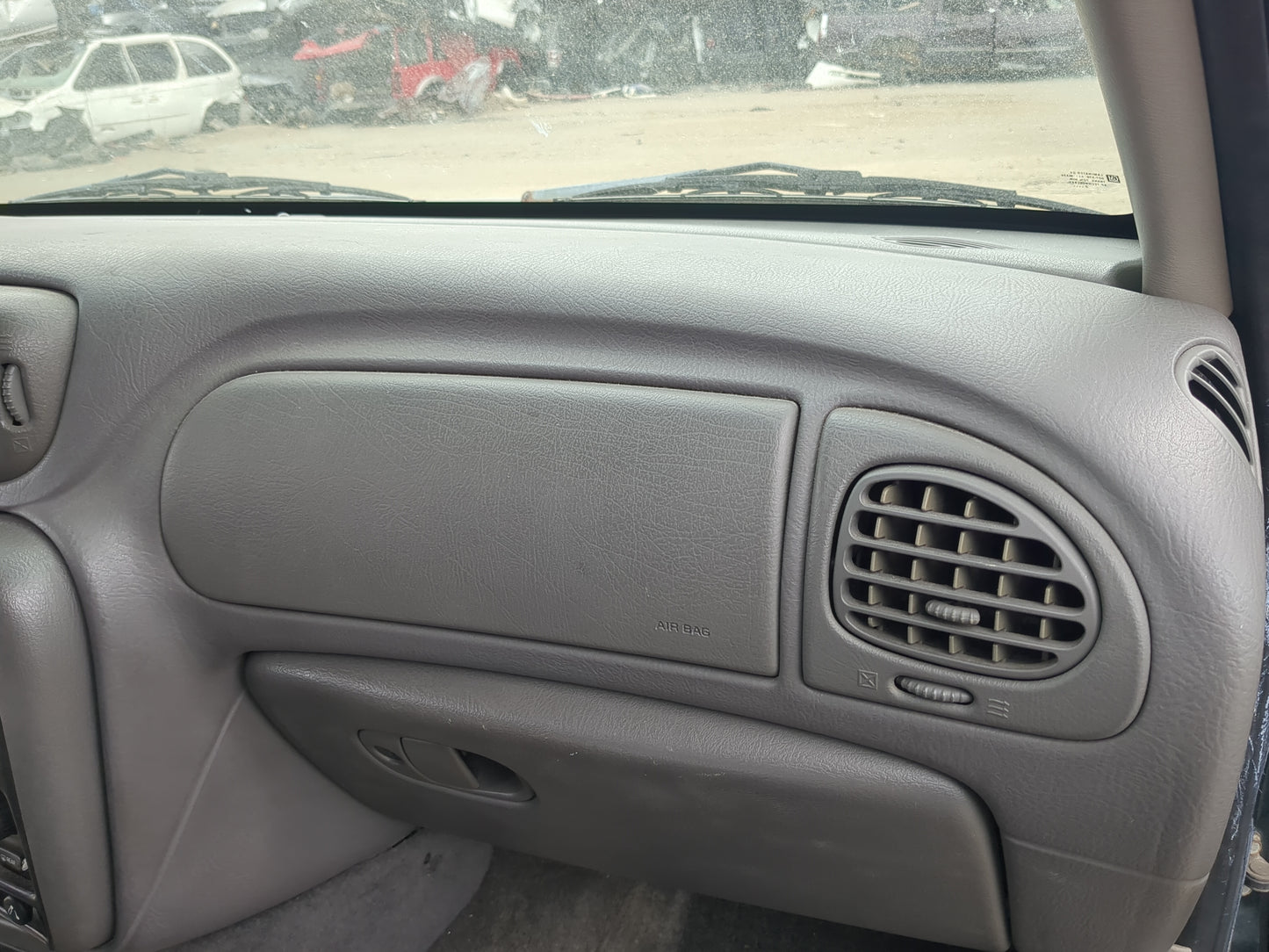 2002-2004 Chevrolet Trailblazer Air Bag Passenger Right Dashboard OEM Fits Fits 2002 2003 2004 OEM Used Auto Parts - Oemused