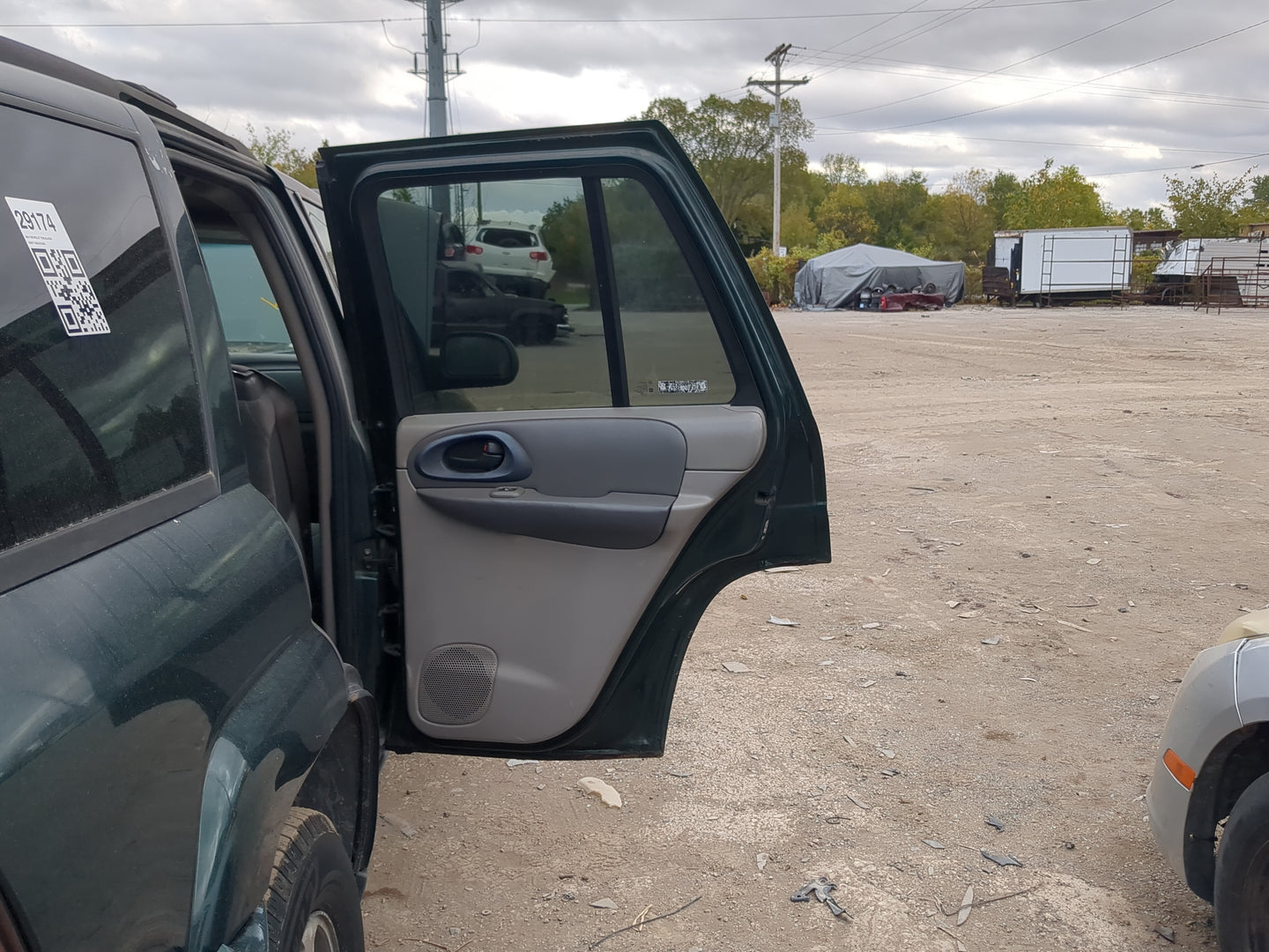 2002-2004 Chevrolet Trailblazer Passenger Rear Door Oem 1190102 - Oemusedautoparts1.com