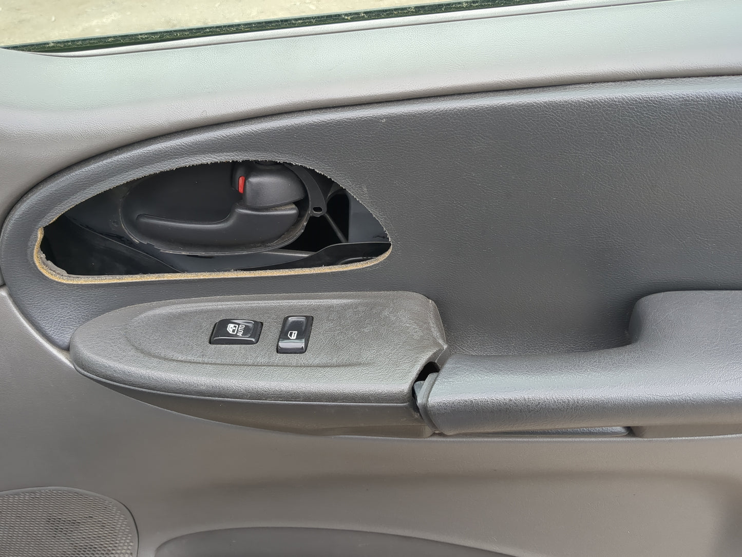 Door Panels 2004 CHEVROLET TRAILBLAZER - Oemusedautoparts1.com
