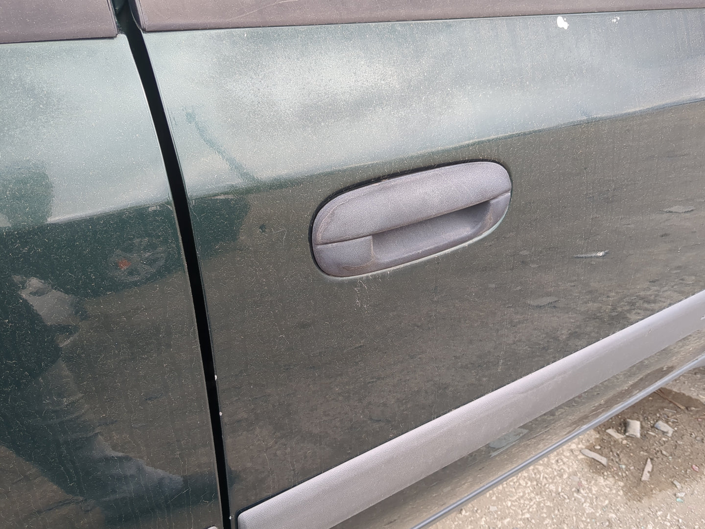 2002-2004 Chevrolet Trailblazer Passenger Front Door Oem 1190156 - Oemusedautoparts1.com