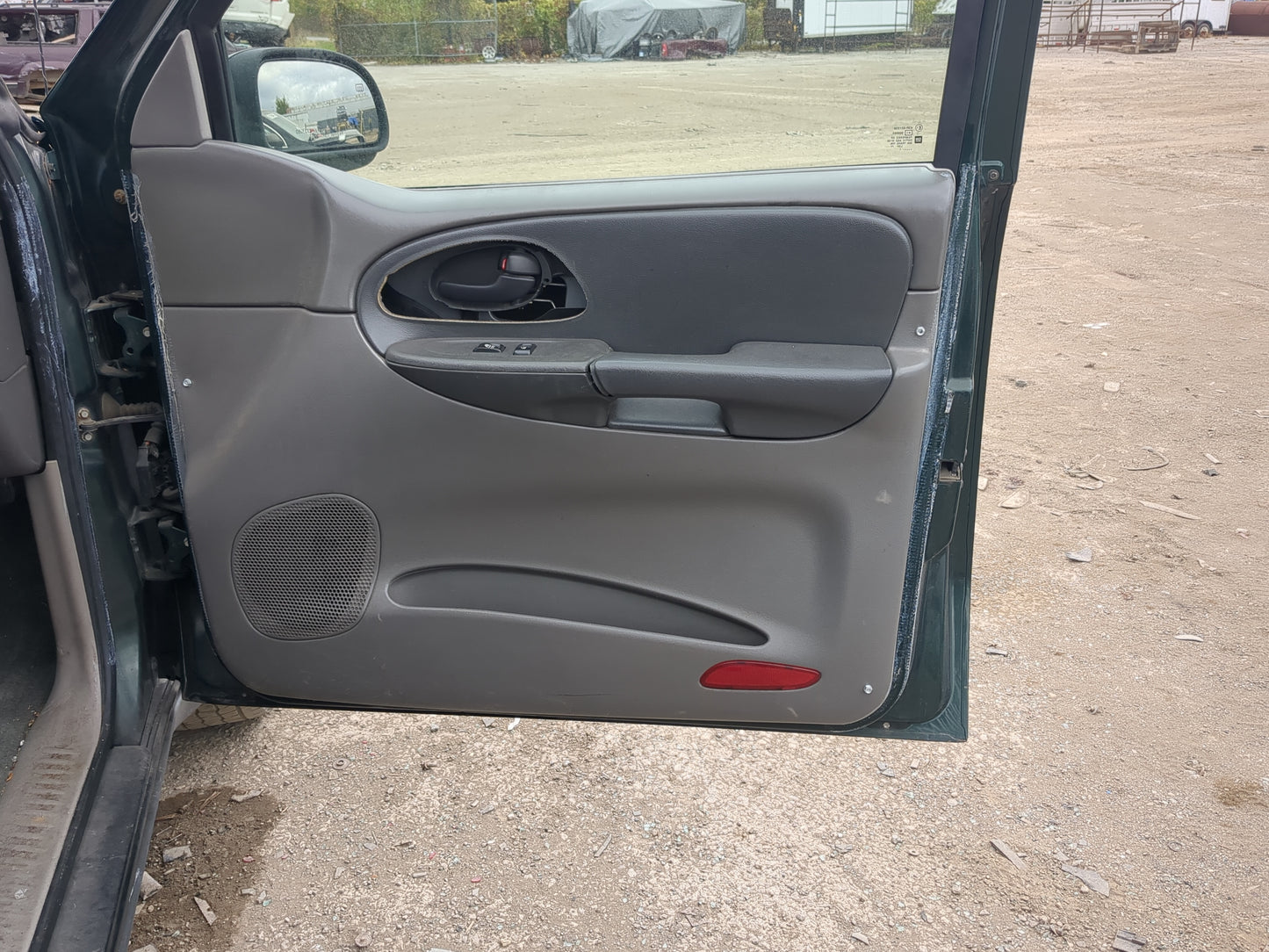 2002-2004 Chevrolet Trailblazer Passenger Front Door Oem 1190156 - Oemusedautoparts1.com
