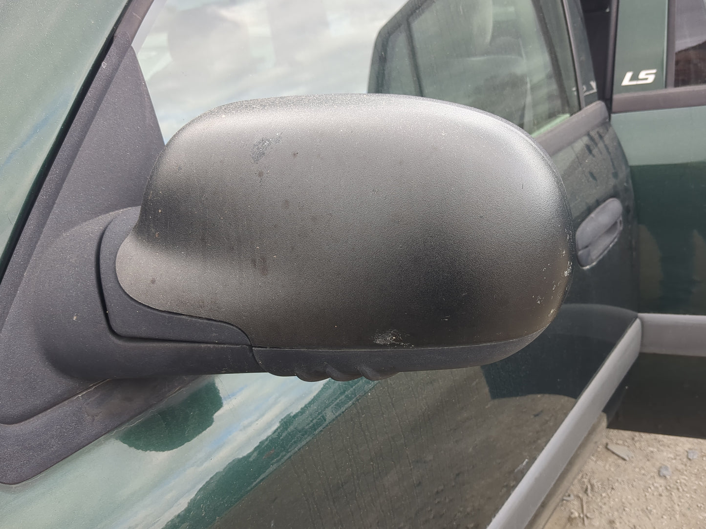 2002-2009 Chevrolet Trailblazer Driver Side View Mirror - Left Door Mirror OEM Used - Oemusedautoparts1.com