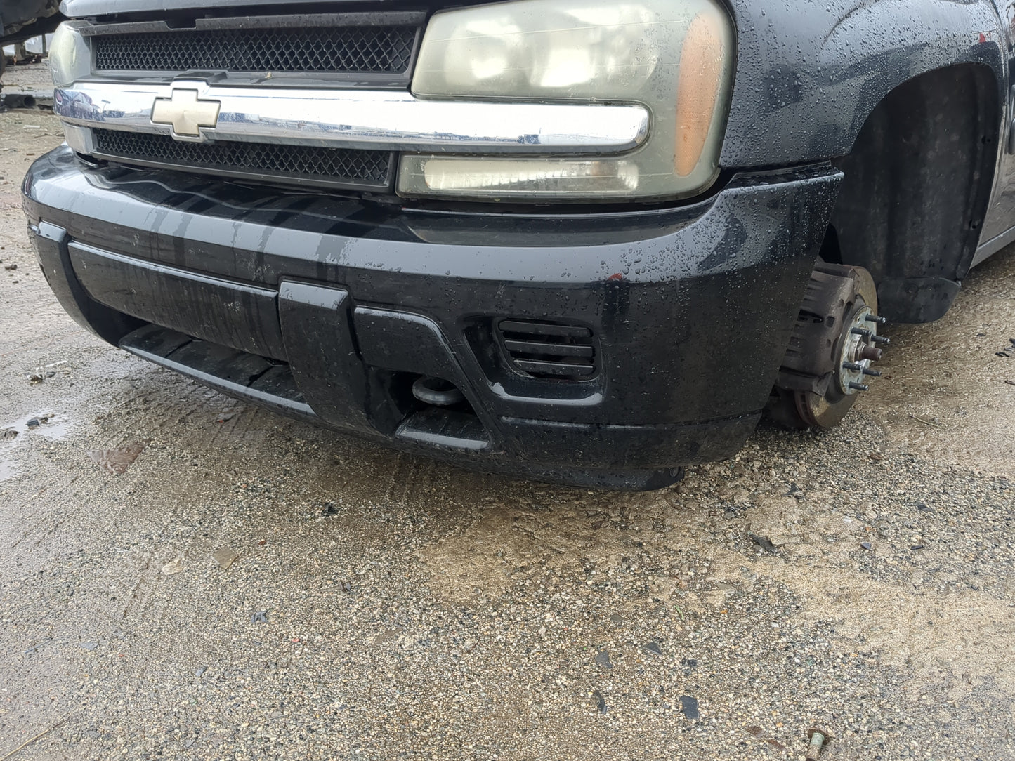 2002-2008 Chevrolet Trailblazer Front Bumper - Oem - Oemusedautoparts1.com