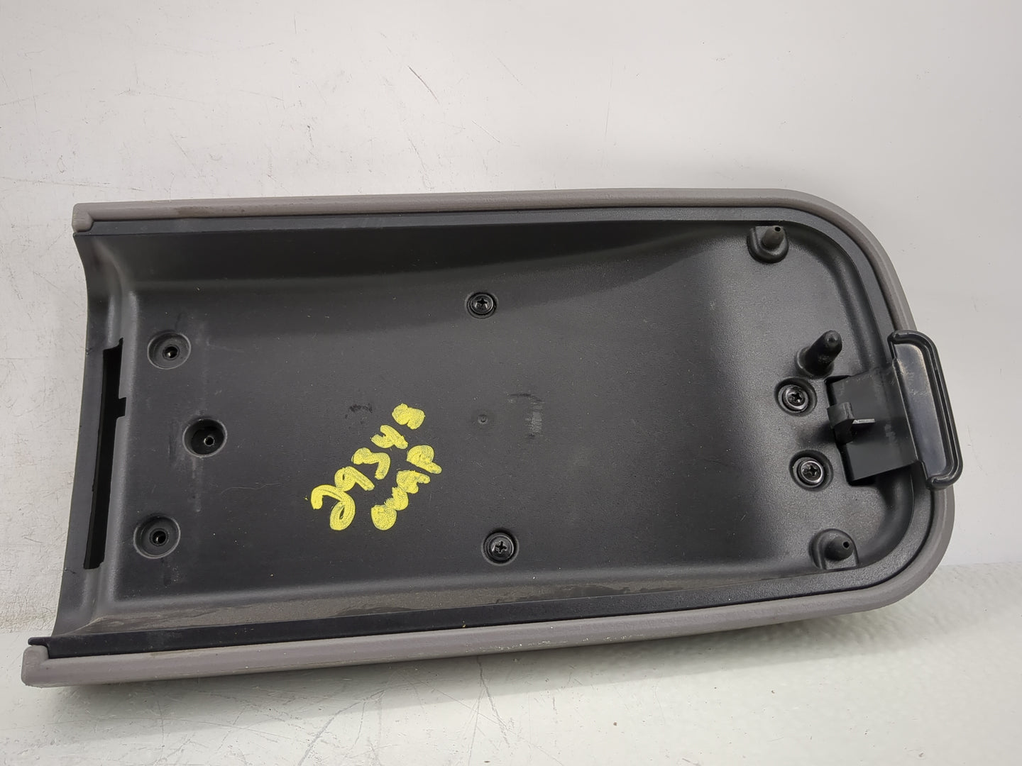 2002-2004 Chevrolet Trailblazer Center Console Armrest Cover Lid Fits Fits 2002 2003 2004 OEM Used Auto Parts - Oemusedautop