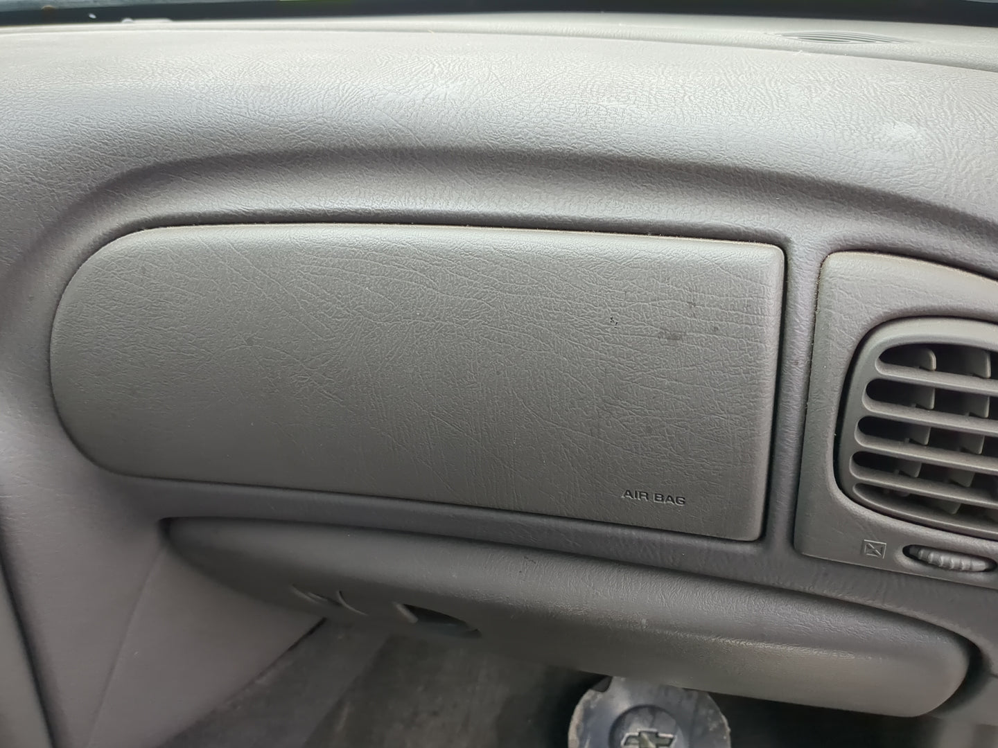 2002-2004 Chevrolet Trailblazer Air Bag Passenger Right Dashboard OEM Fits Fits 2002 2003 2004 OEM Used Auto Parts - Oemused