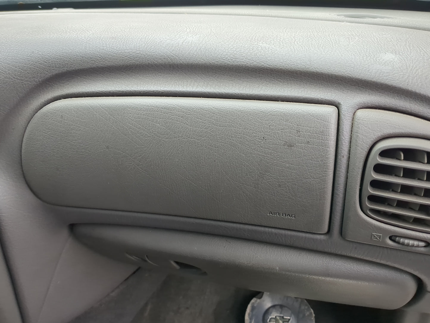 2002-2004 Chevrolet Trailblazer Air Bag Passenger Right Dashboard OEM Fits Fits 2002 2003 2004 OEM Used Auto Parts - Oemused
