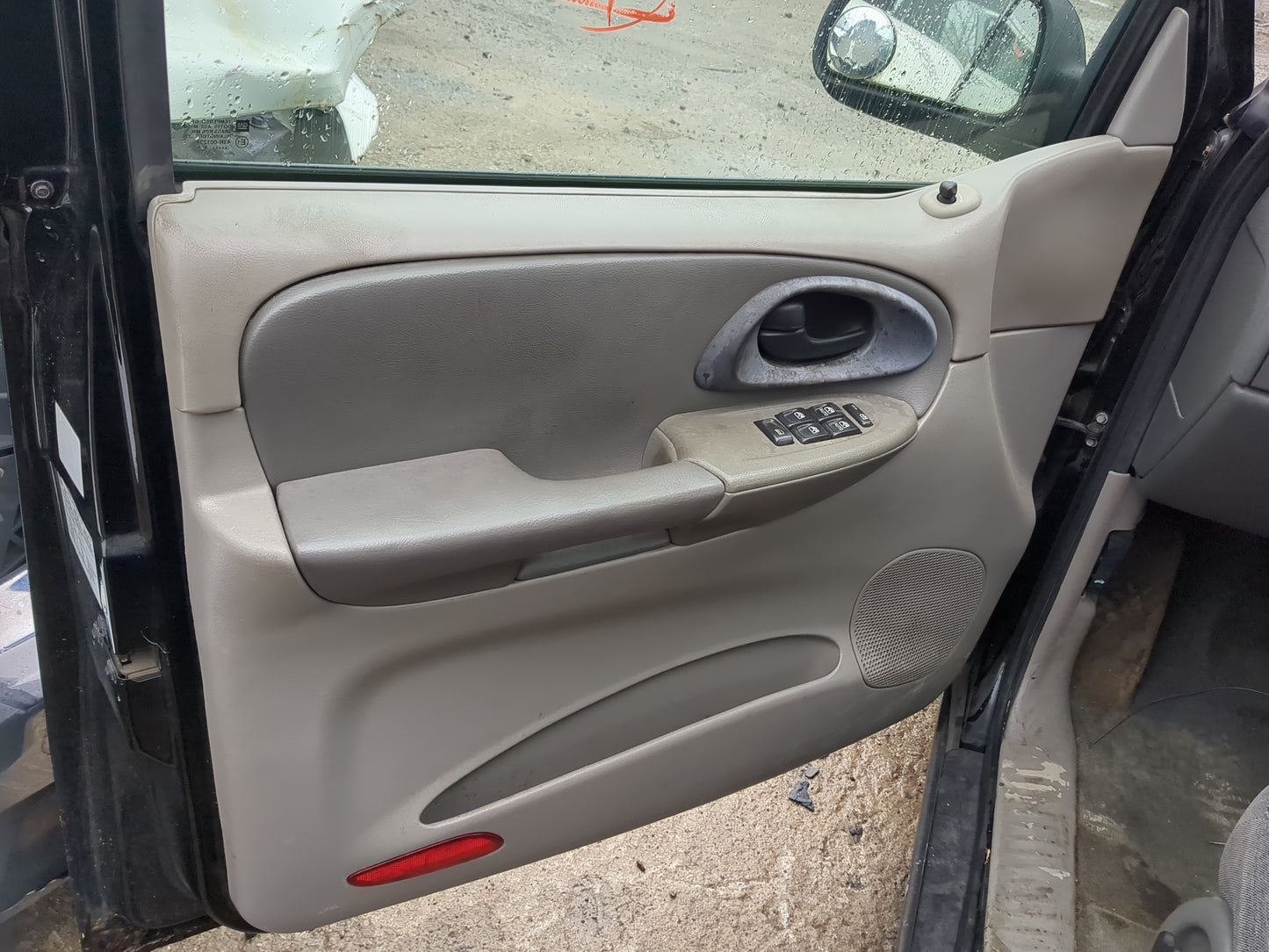 2004 Chevrolet Trailblazer Front Left Driver Interior Door Panel Trim - Oemusedautoparts1.com