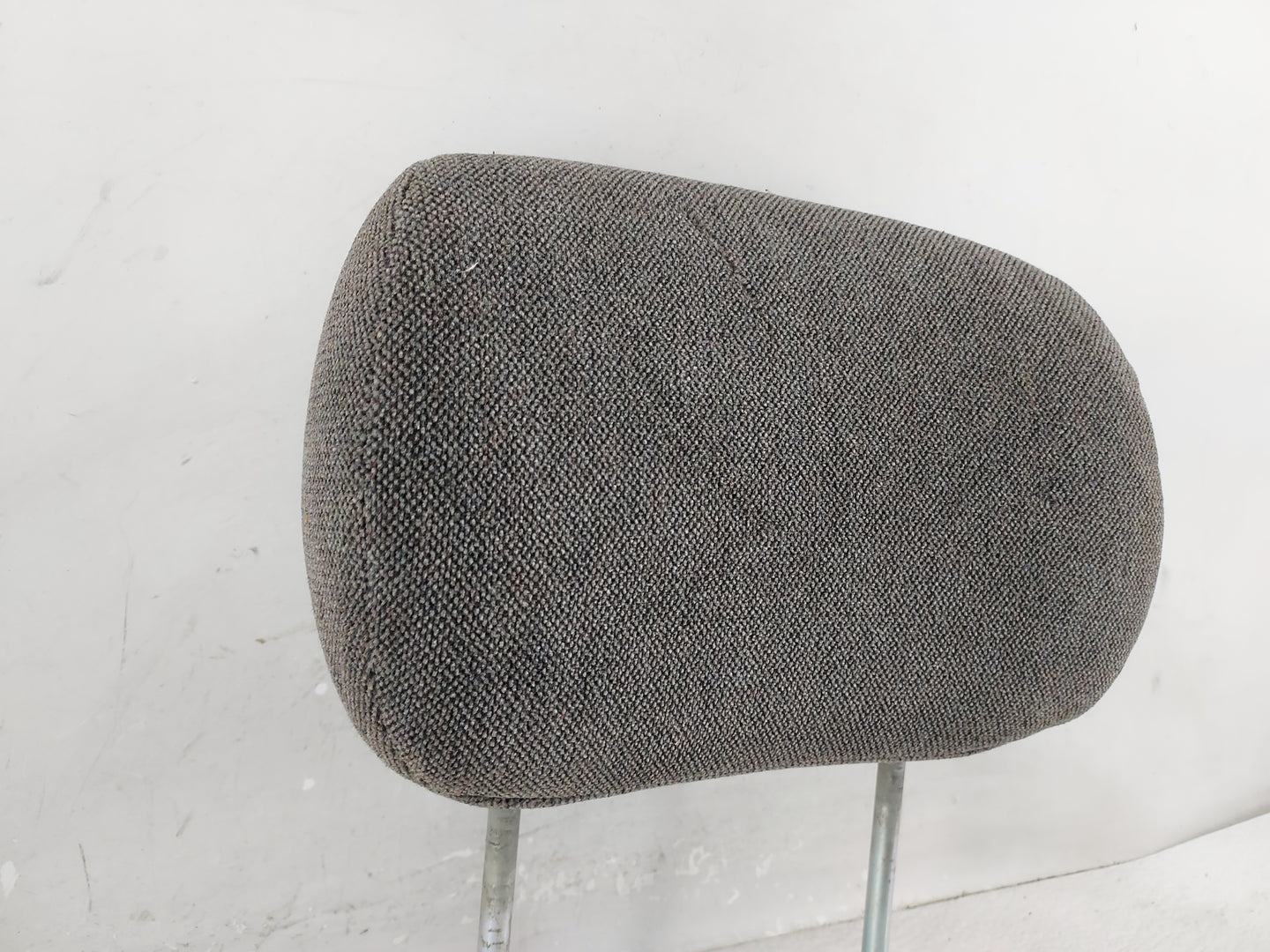 2004 Chevrolet Trailblazer Headrest Head Rest Front Driver Passenger Seat Fits OEM Used Auto Parts - Oemusedautoparts1.com