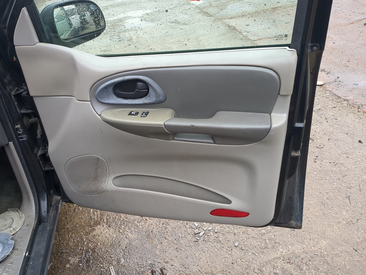 Door Panels 2004 CHEVROLET TRAILBLAZER - Oemusedautoparts1.com
