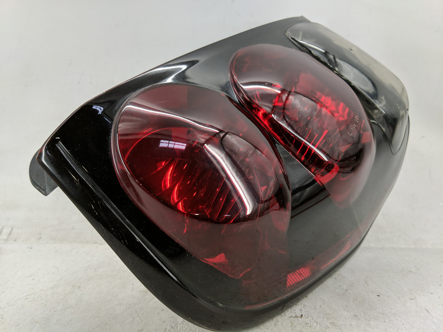 2002-2009 Chevrolet Trailblazer Tail Light Assembly Driver Left OEM Fits Fits 2002 2003 2004 2005 2006 2007 2008 2009 OEM Us