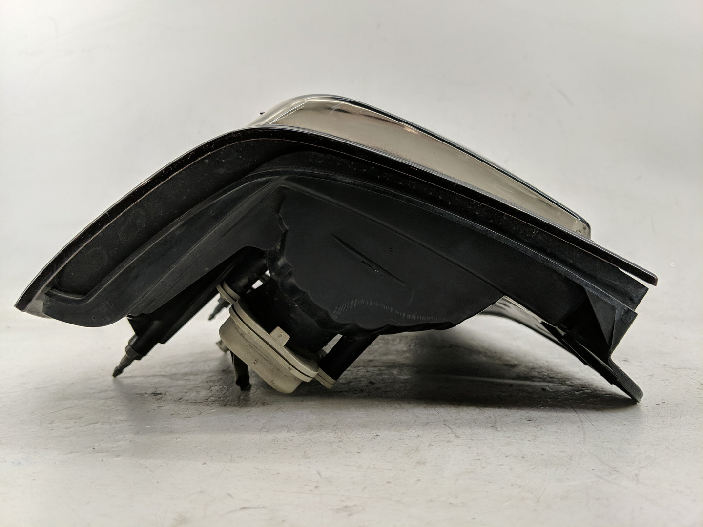 2002-2009 Chevrolet Trailblazer Tail Light Assembly Driver Left OEM Fits Fits 2002 2003 2004 2005 2006 2007 2008 2009 OEM Us