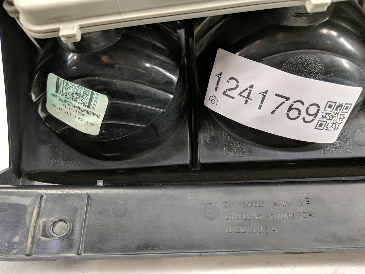2002-2009 Chevrolet Trailblazer Tail Light Assembly Driver Left OEM Fits Fits 2002 2003 2004 2005 2006 2007 2008 2009 OEM Us
