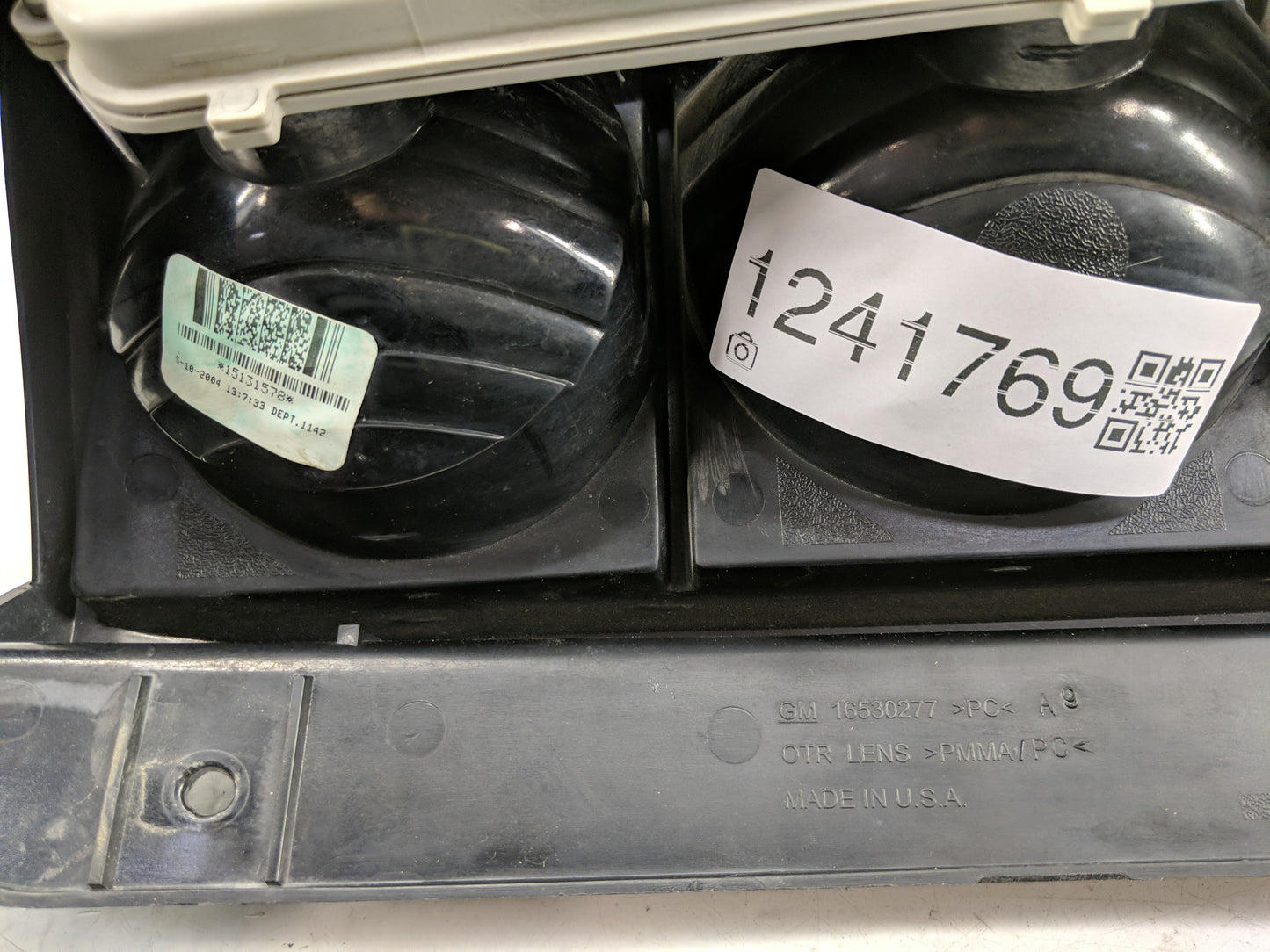 2002-2009 Chevrolet Trailblazer Tail Light Assembly Driver Left OEM Fits Fits 2002 2003 2004 2005 2006 2007 2008 2009 OEM Us