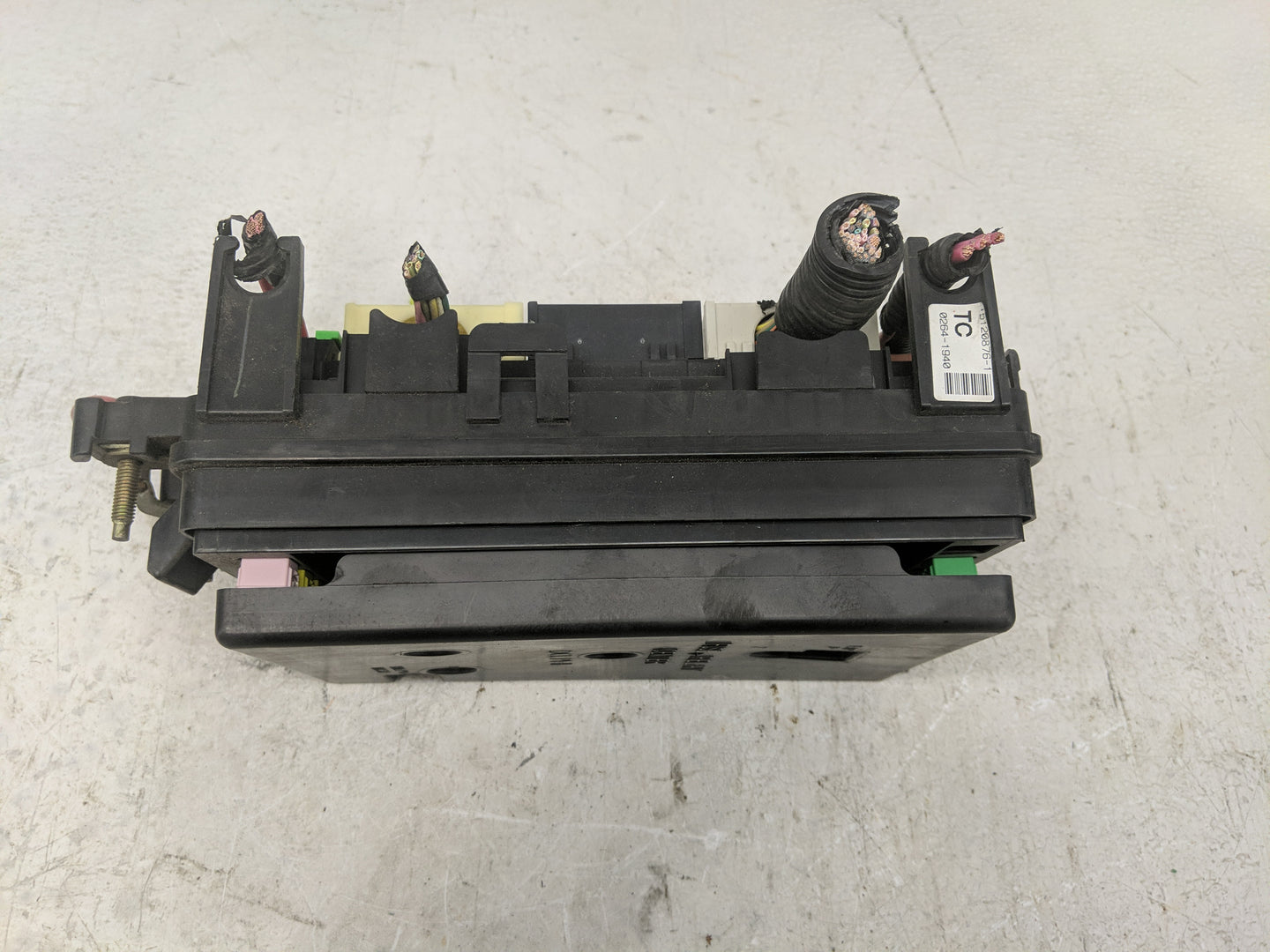 2004-2005 Chevrolet Trailblazer Fusebox Fuse Box Panel Relay Module P/N:15120876-1 0264-1940 Fits Fits 2004 2005 OEM Used Au