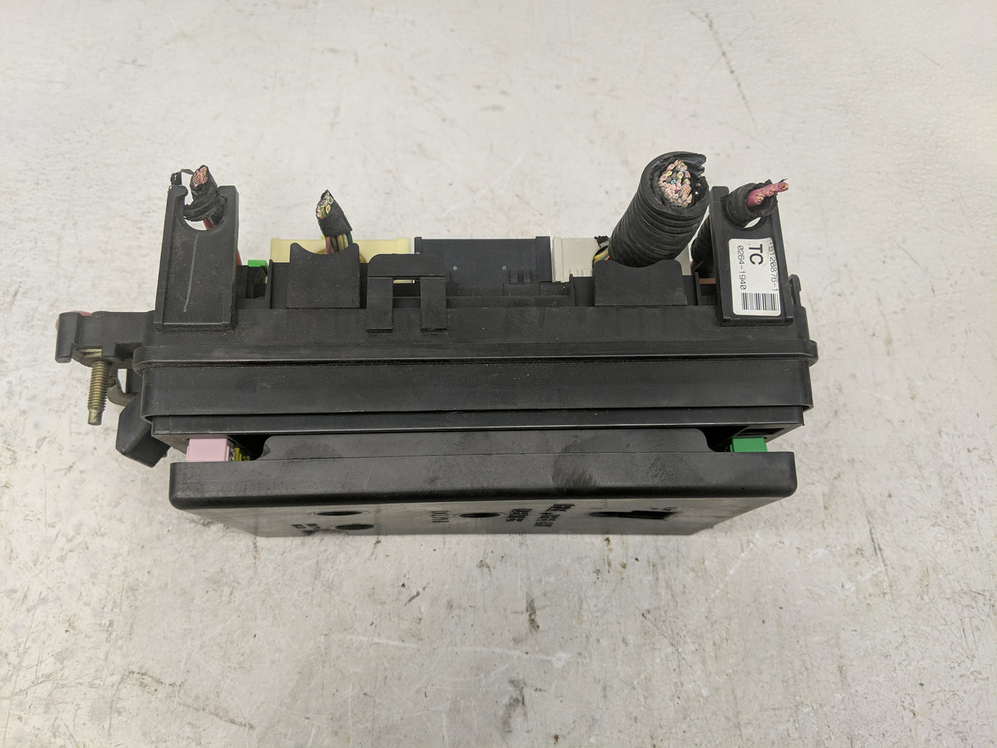 2004-2005 Chevrolet Trailblazer Fusebox Fuse Box Panel Relay Module P/N:15120876-1 0264-1940 Fits Fits 2004 2005 OEM Used Au