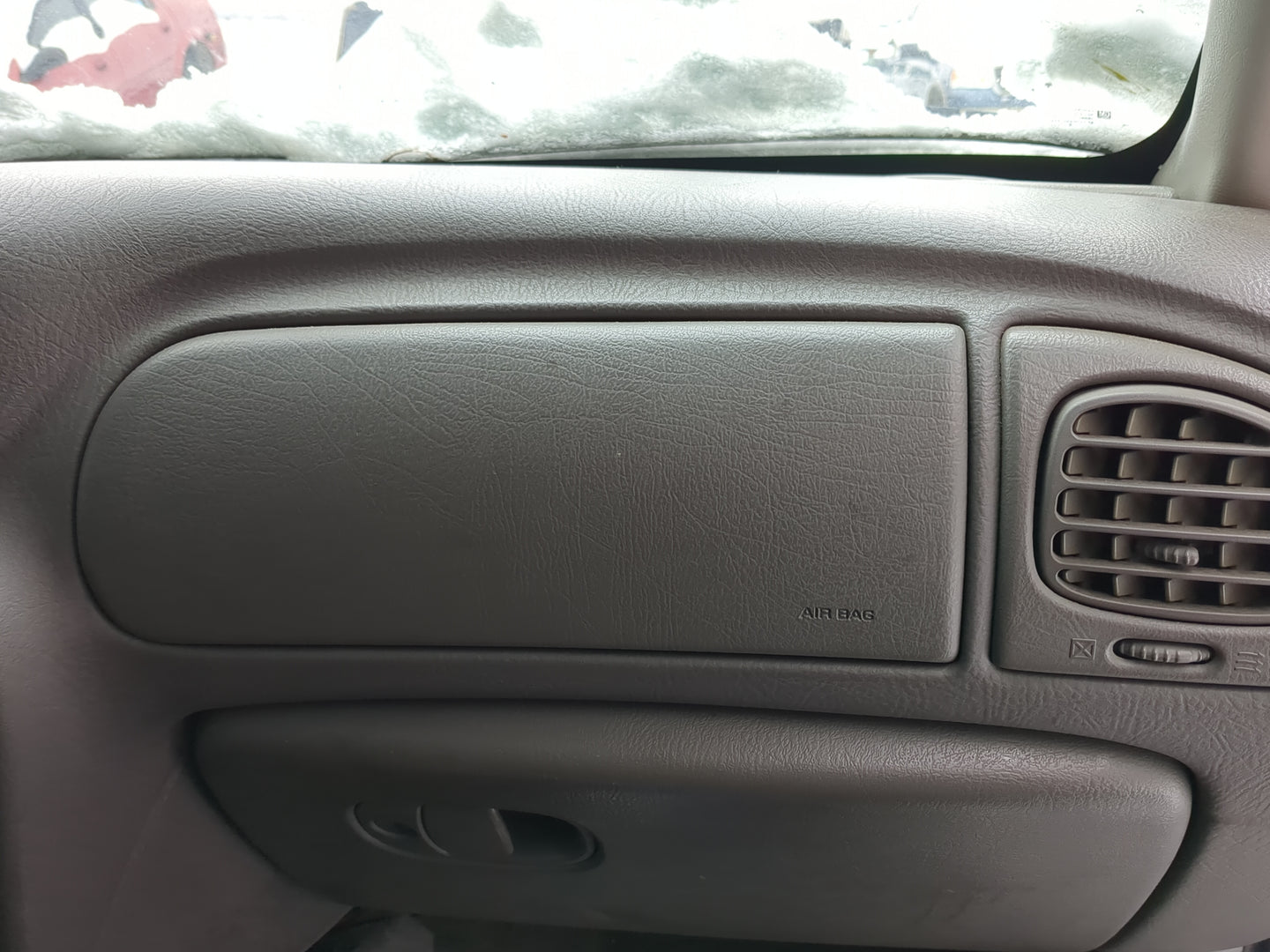 2002-2004 Chevrolet Trailblazer Air Bag Passenger Right Dashboard OEM Fits Fits 2002 2003 2004 OEM Used Auto Parts - Oemused