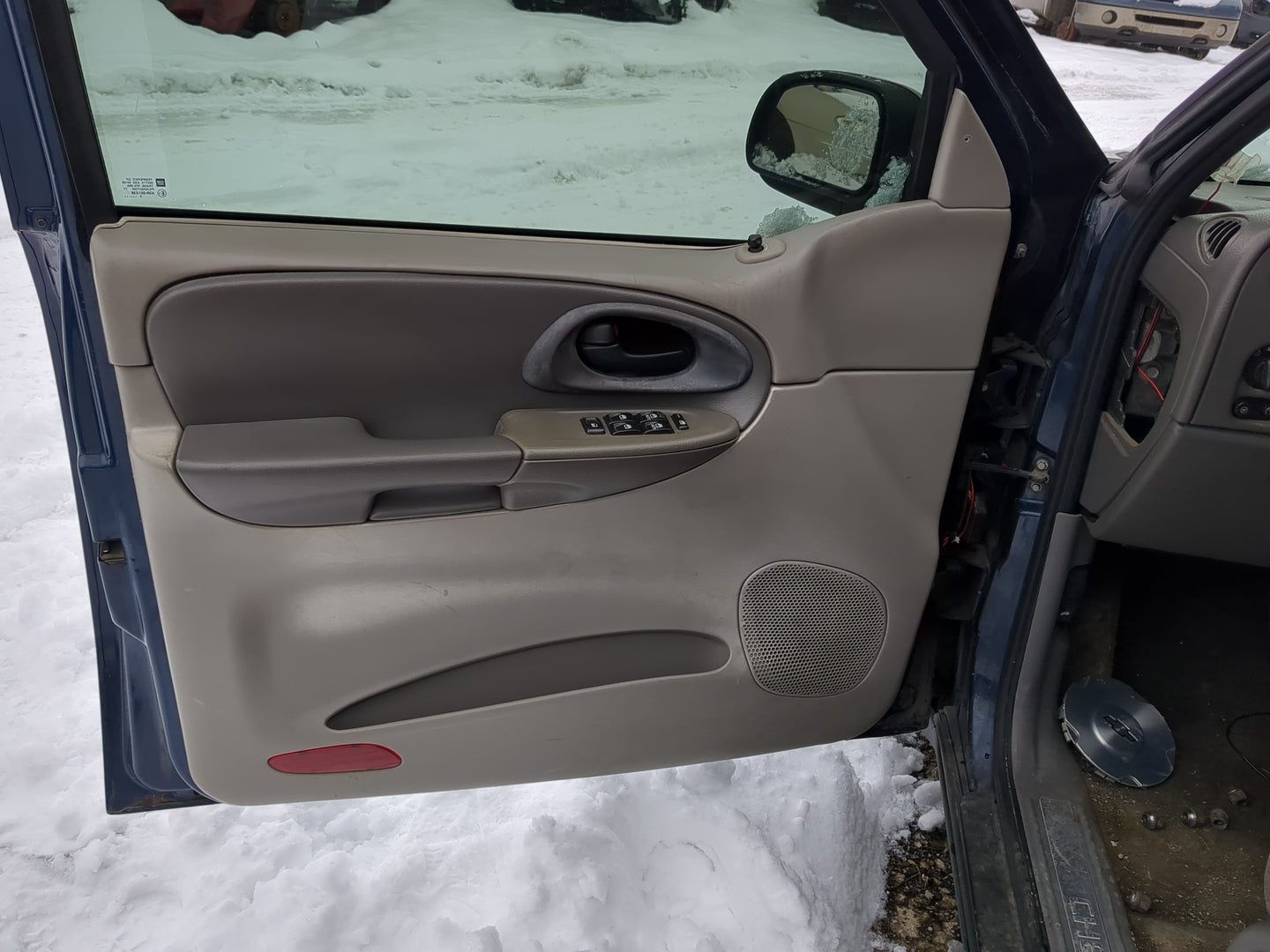 2004 Chevrolet Trailblazer Front Left Driver Interior Door Panel Trim 1260090 - Oemusedautoparts1.com
