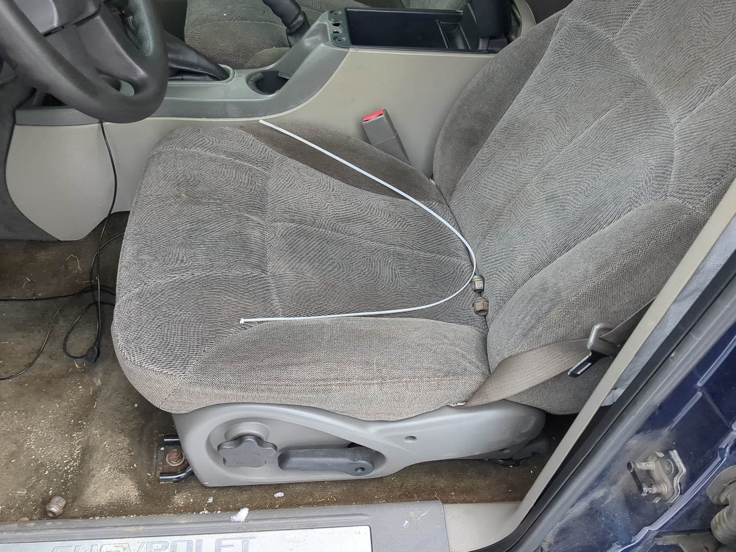 2004 Chevrolet Trailblazer Driver Front Seat Oem 1260112 - Oemusedautoparts1.com