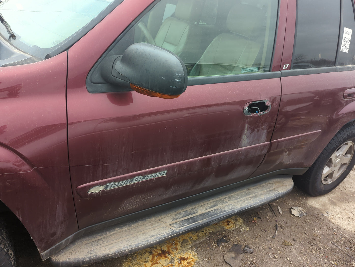 2002-2004 Chevrolet Trailblazer Driver Front Door Oem 1375208 - Oemusedautoparts1.com