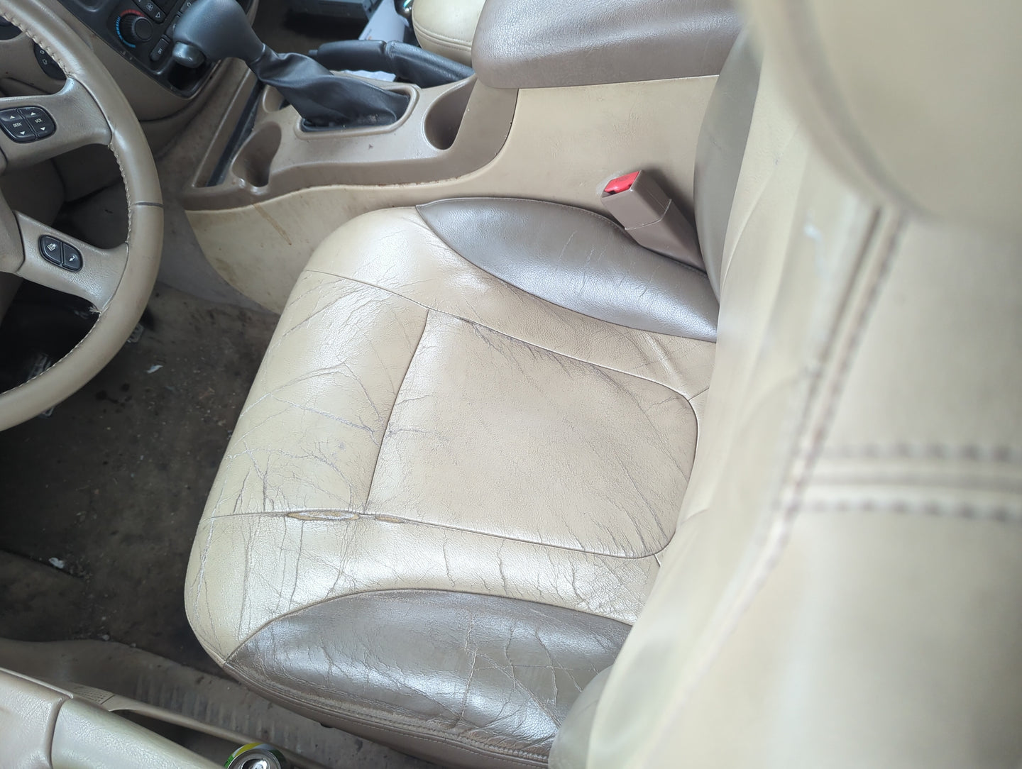 2004 Chevrolet Trailblazer Driver Front Seat Oem 1375310 - Oemusedautoparts1.com