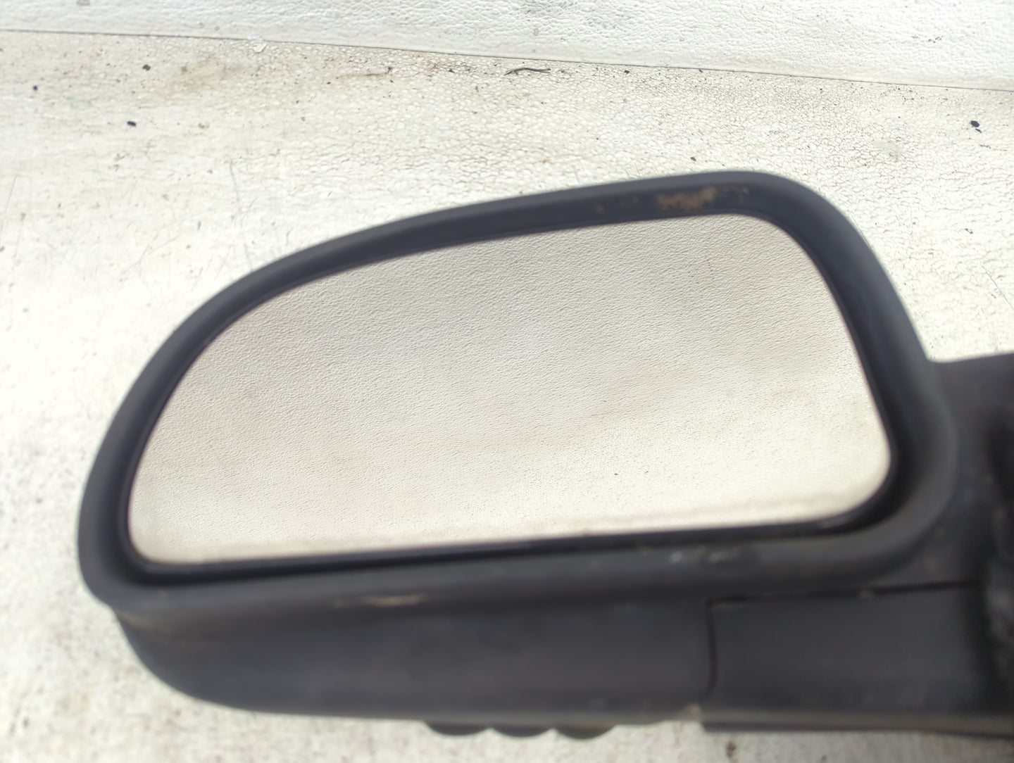2002-2009 Chevrolet Trailblazer Driver Side View Mirror - Left Door Mirror OEM Used - Oemusedautoparts1.com