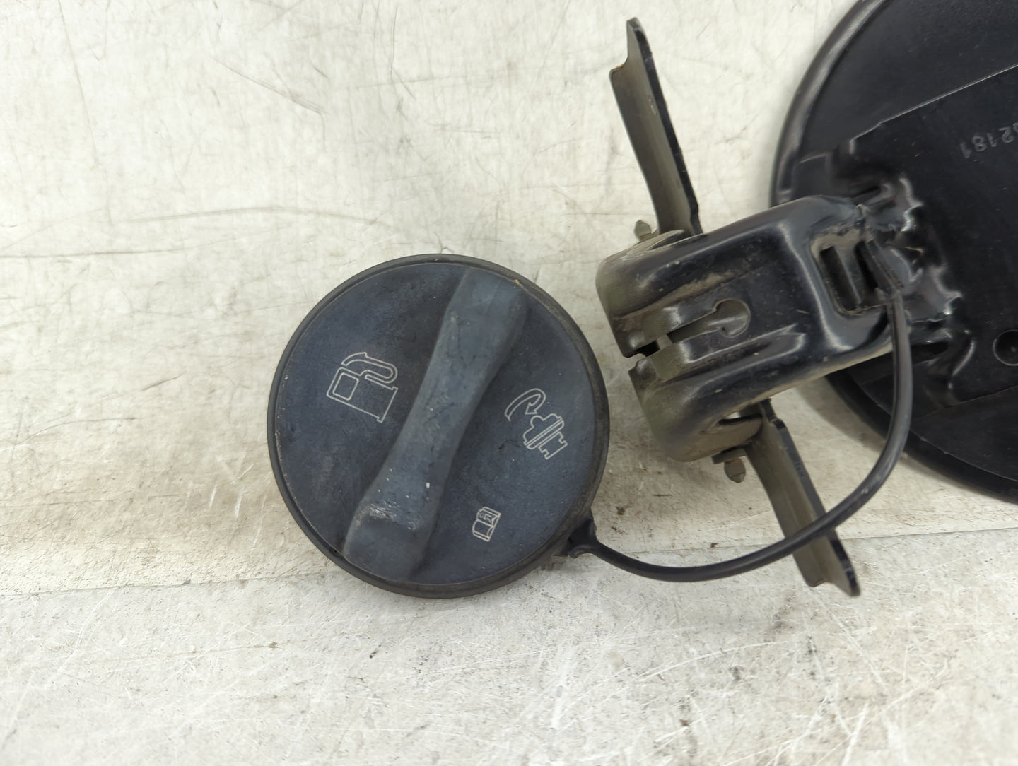 2004 Chevrolet Trailblazer Fuel Tank Door Lid Gas Tank Black - Oemusedautoparts1.com