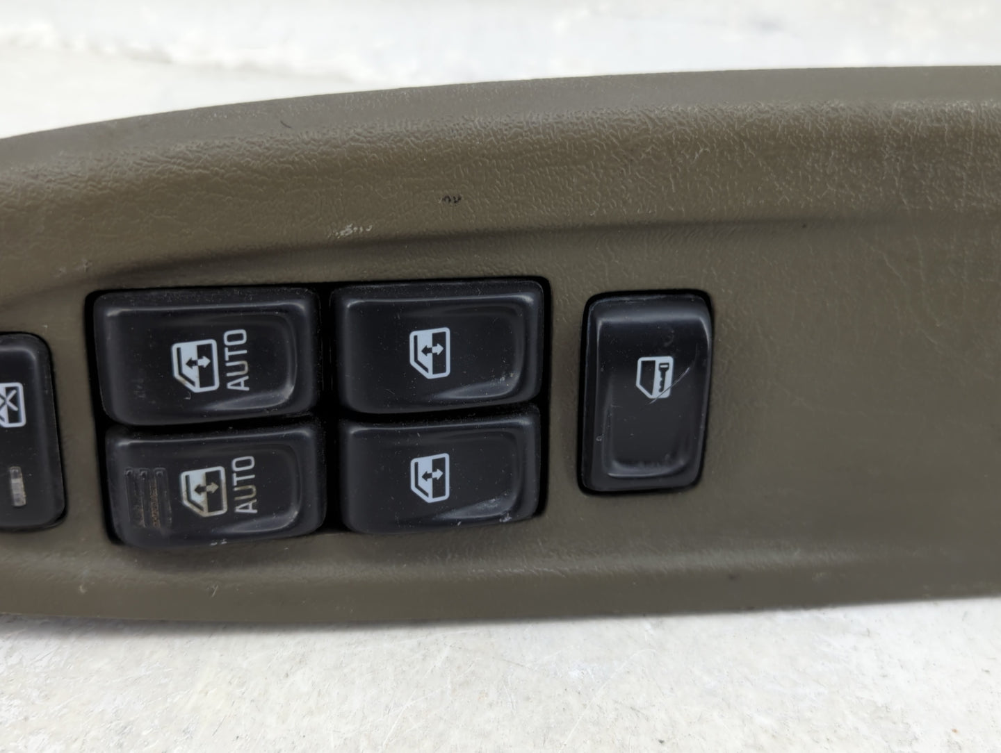 2002-2004 Chevrolet Trailblazer Master Power Window Switch Replacement Driver Side Left P/N:15204658 Fits Fits 2002 2003 200