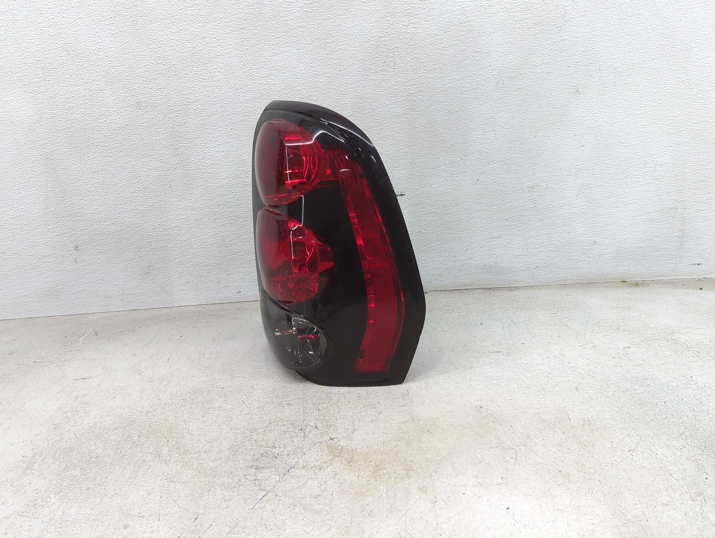2002-2009 Chevrolet Trailblazer Tail Light Assembly Passenger Right OEM P/N:GM236-B000R Fits OEM Used Auto Parts - Oemusedau