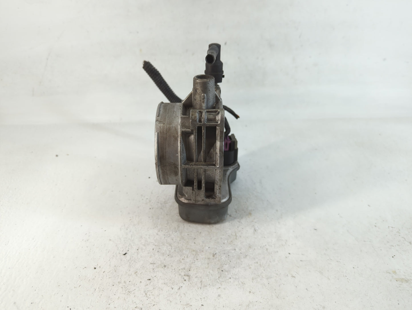 2003-2007 Chevrolet Trailblazer Throttle Body P/N:198 03F 1126 Fits Fits 2003 2004 2005 2006 2007 OEM Used Auto Parts - Oemu