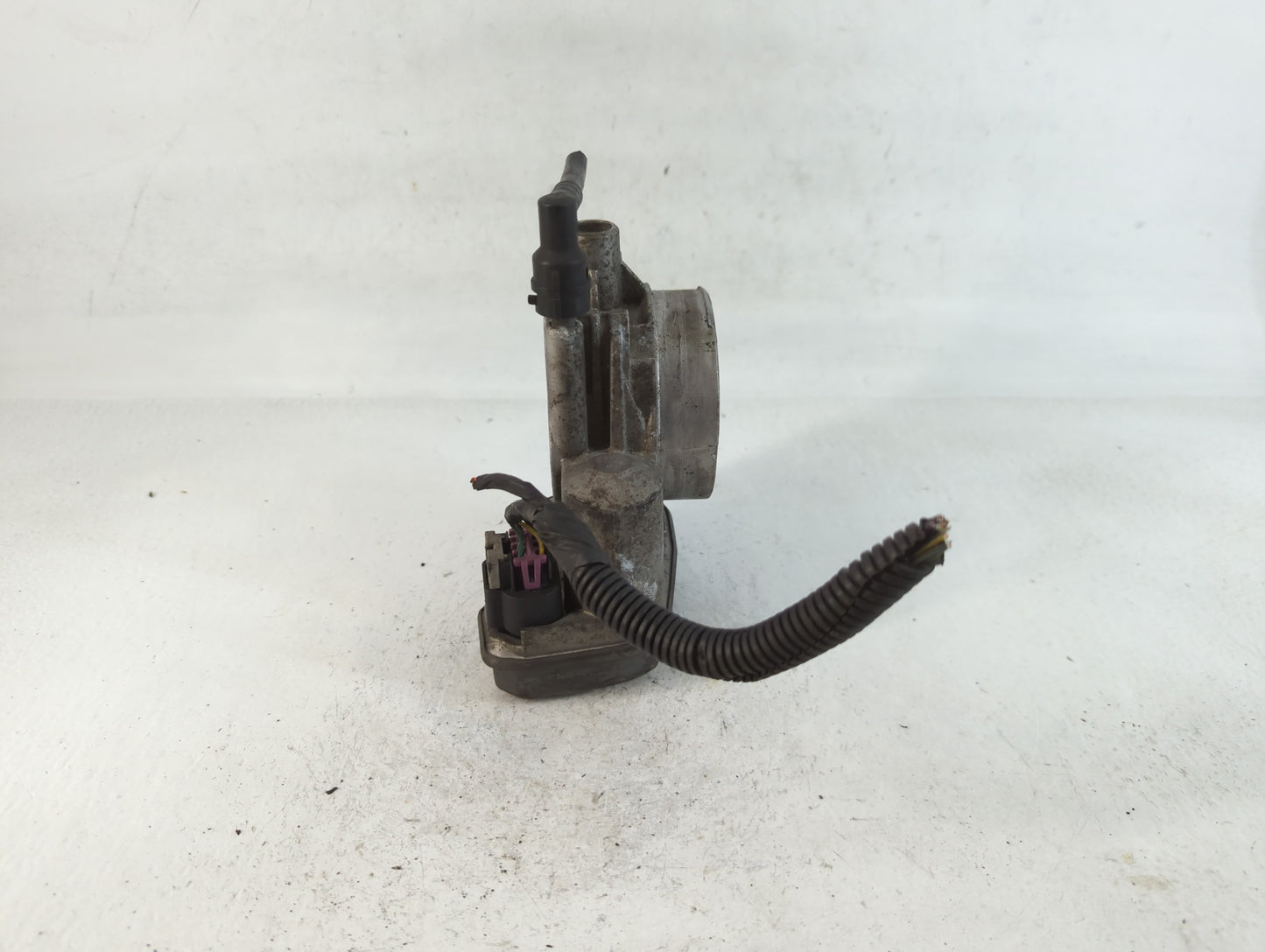 2003-2007 Chevrolet Trailblazer Throttle Body P/N:198 03F 1126 Fits Fits 2003 2004 2005 2006 2007 OEM Used Auto Parts - Oemu