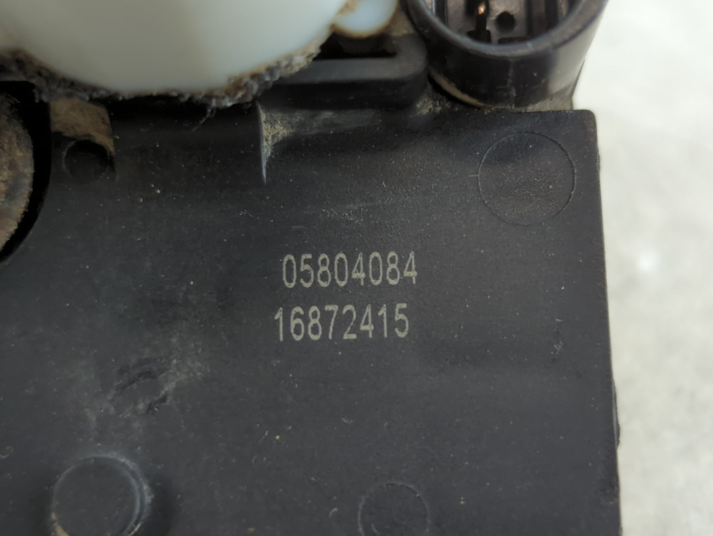 2004 Chevrolet Trailblazer Hood Latch Assembly Black - Oemusedautoparts1.com