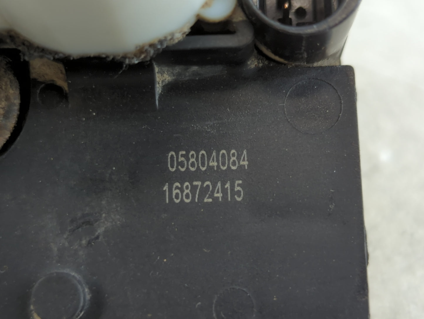 2004 Chevrolet Trailblazer Hood Latch Assembly Black - Oemusedautoparts1.com