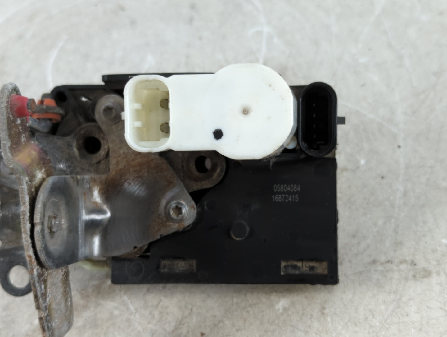 2004 Chevrolet Trailblazer Hood Latch Assembly Black - Oemusedautoparts1.com