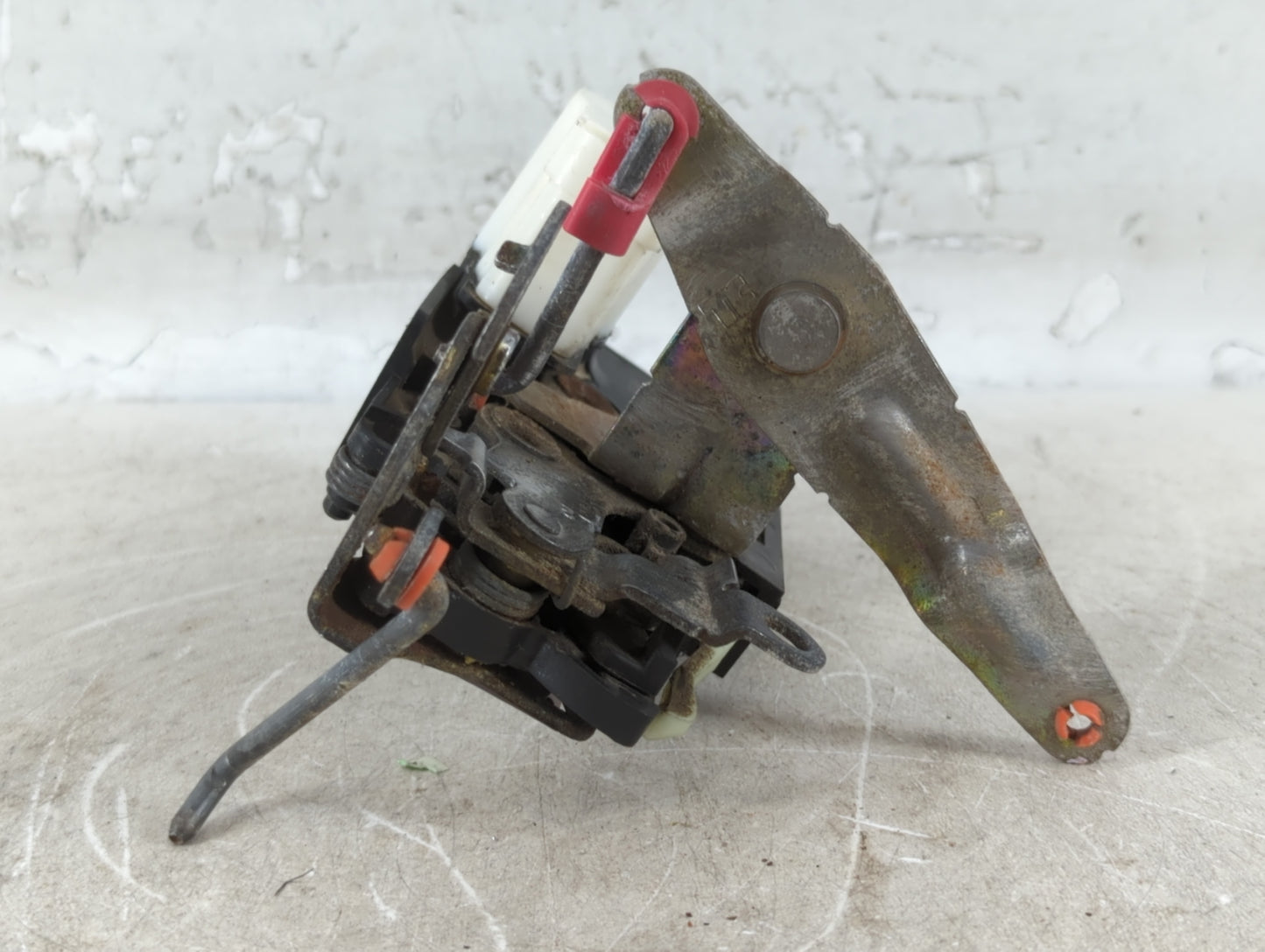 2004 Chevrolet Trailblazer Hood Latch Assembly Black - Oemusedautoparts1.com