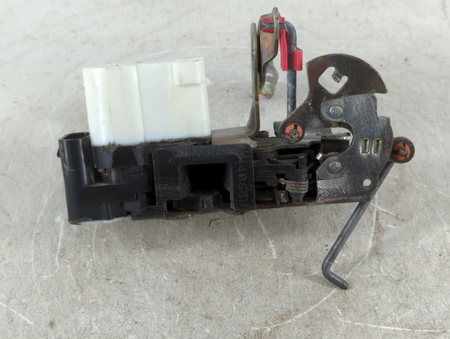 2004 Chevrolet Trailblazer Hood Latch Assembly Black - Oemusedautoparts1.com