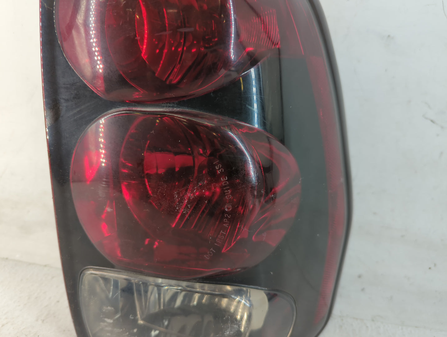 2002-2009 Chevrolet Trailblazer Tail Light Assembly Passenger Right OEM P/N:15097514 Fits OEM Used Auto Parts - Oemusedautop