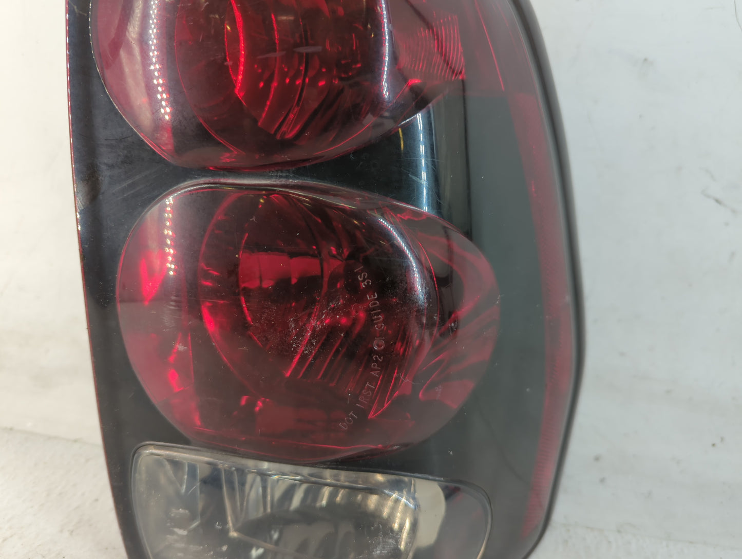 2002-2009 Chevrolet Trailblazer Tail Light Assembly Passenger Right OEM P/N:15097514 Fits OEM Used Auto Parts - Oemusedautop