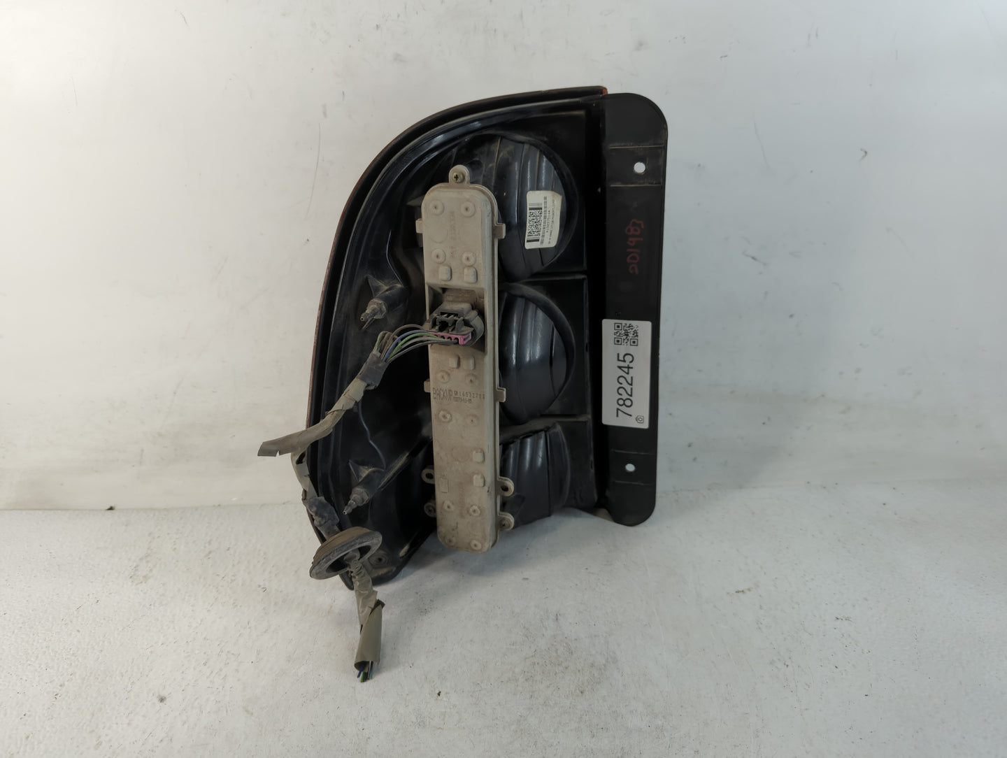 2002-2009 Chevrolet Trailblazer Tail Light Assembly Passenger Right OEM P/N:15097514 Fits OEM Used Auto Parts - Oemusedautop