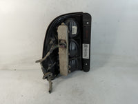 2002-2009 Chevrolet Trailblazer Tail Light Assembly Passenger Right OEM P/N:15097514 Fits OEM Used Auto Parts - Oemusedautop