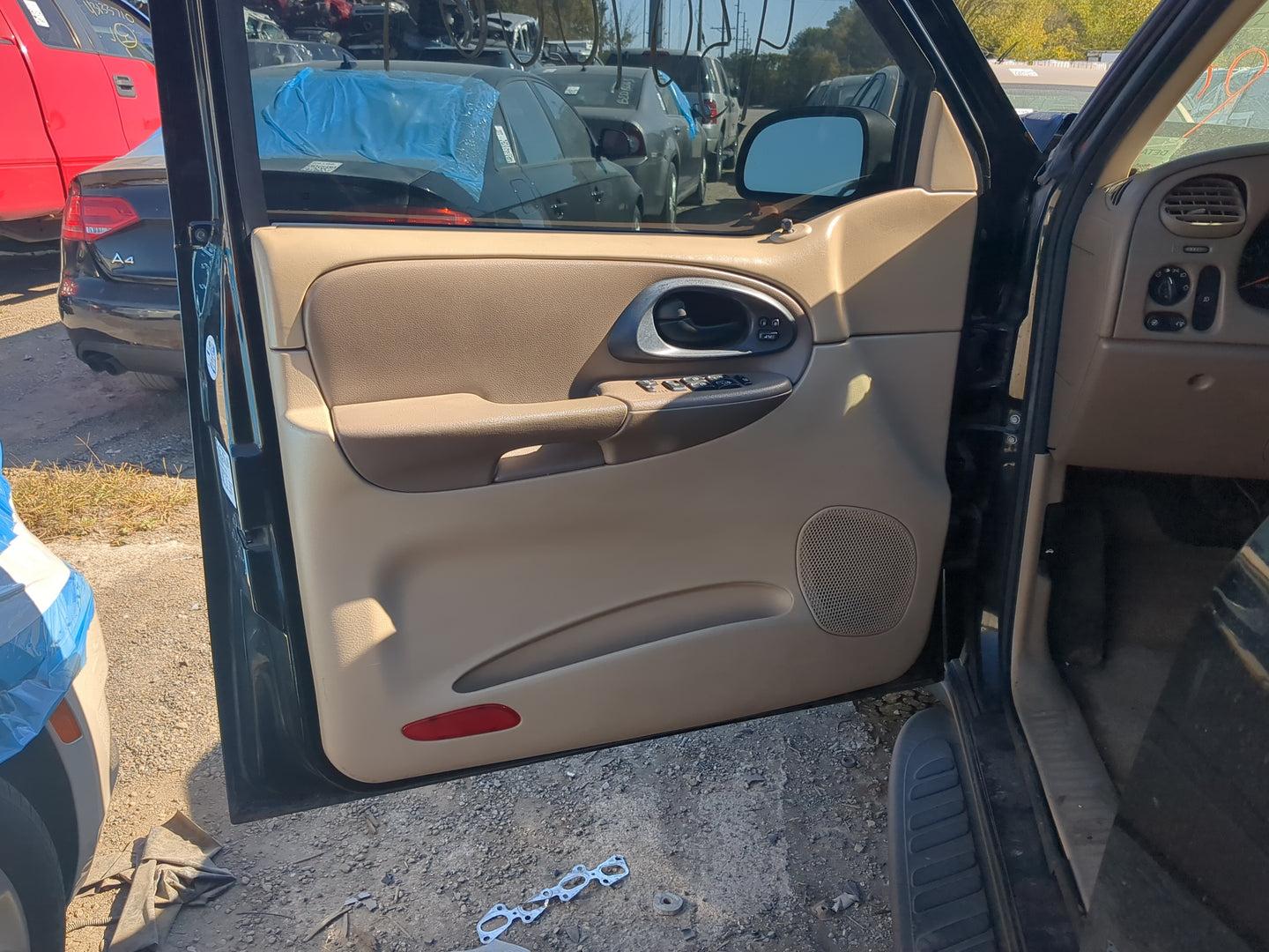 Door Panels 2004 CHEVROLET TRAILBLAZER EXT - Oemusedautoparts1.com