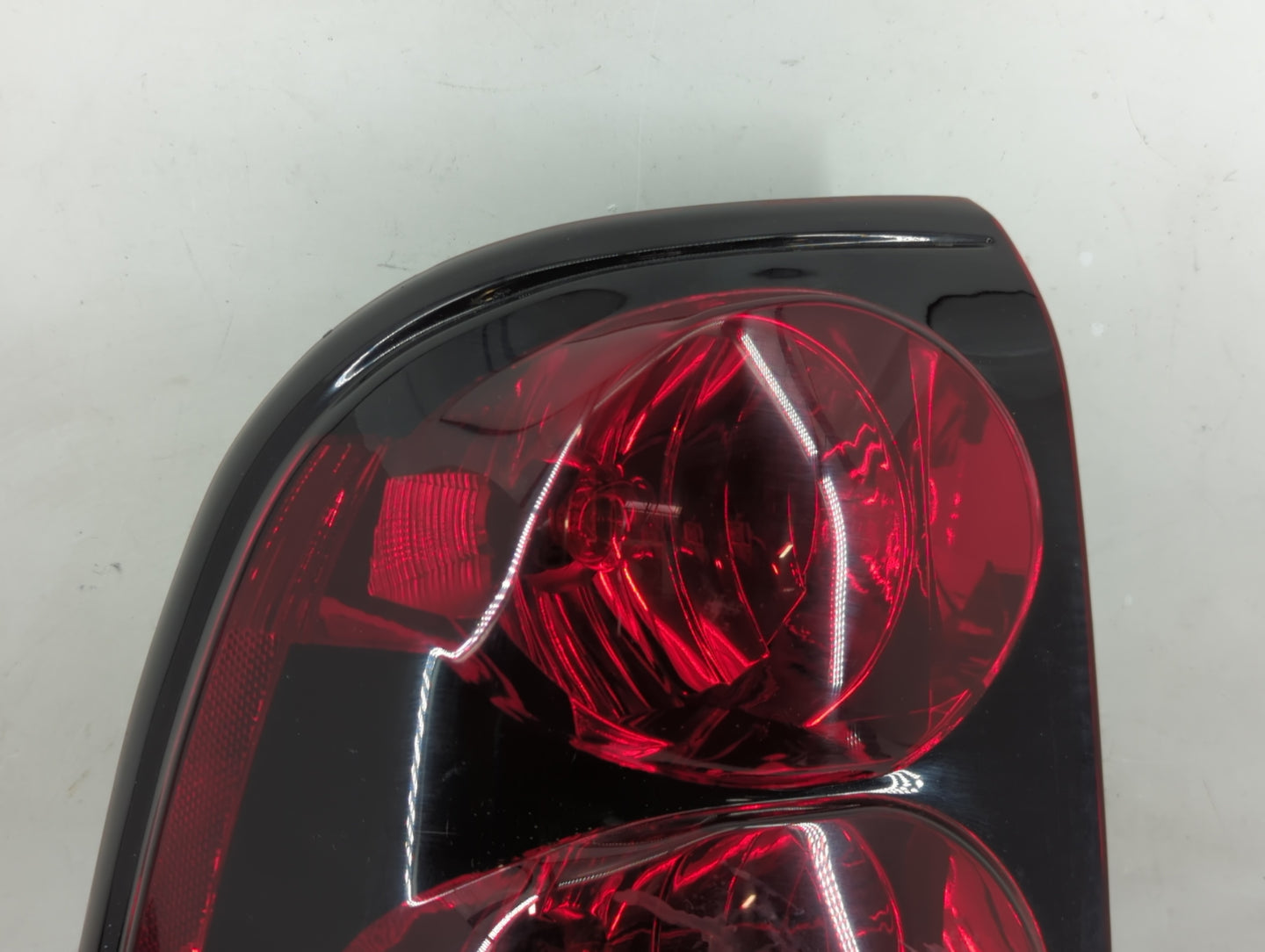 2002-2006 Chevrolet Trailblazer Ext Tail Light Assembly Driver Left OEM Fits Fits 2002 2003 2004 2005 2006 2007 2008 2009 OE