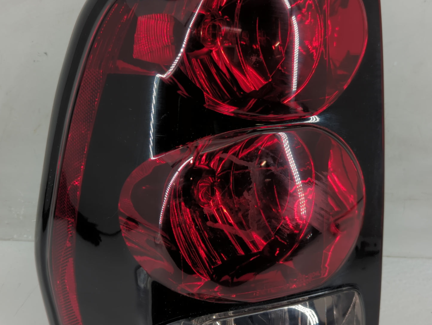2002-2006 Chevrolet Trailblazer Ext Tail Light Assembly Driver Left OEM Fits Fits 2002 2003 2004 2005 2006 2007 2008 2009 OE