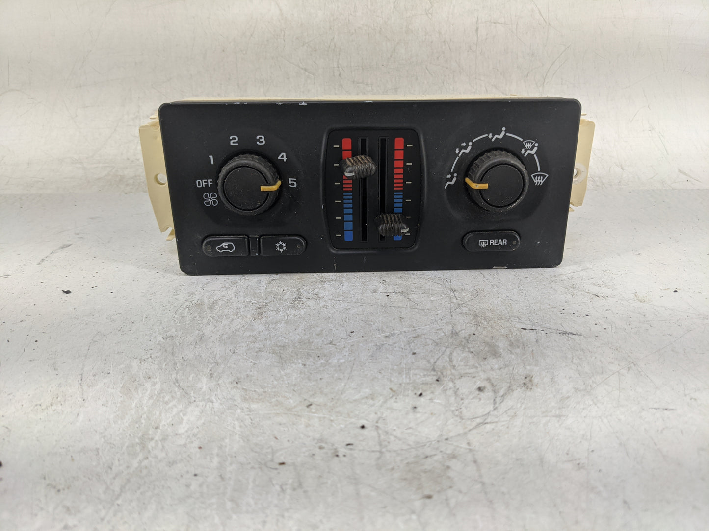 2003-2006 Chevrolet Trailblazer Ext Climate Control Module Temperature AC/Heater Replacement P/N:15195333 Fits OEM Used Auto