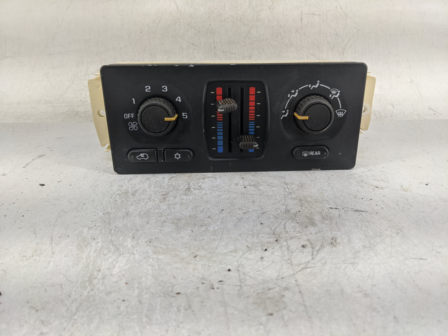 2003-2006 Chevrolet Trailblazer Ext Climate Control Module Temperature AC/Heater Replacement P/N:15195333 Fits OEM Used Auto