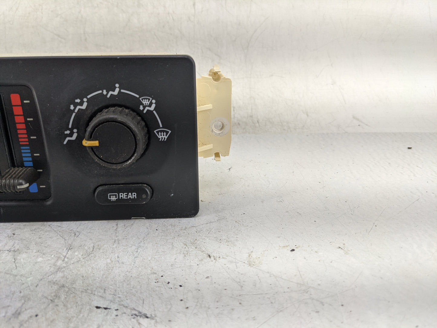 2003-2006 Chevrolet Trailblazer Ext Climate Control Module Temperature AC/Heater Replacement P/N:15195333 Fits OEM Used Auto