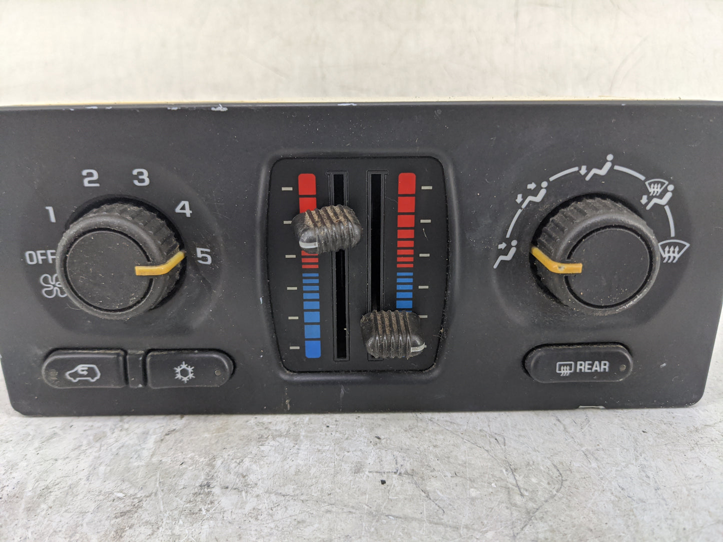 2003-2006 Chevrolet Trailblazer Ext Climate Control Module Temperature AC/Heater Replacement P/N:15195333 Fits OEM Used Auto