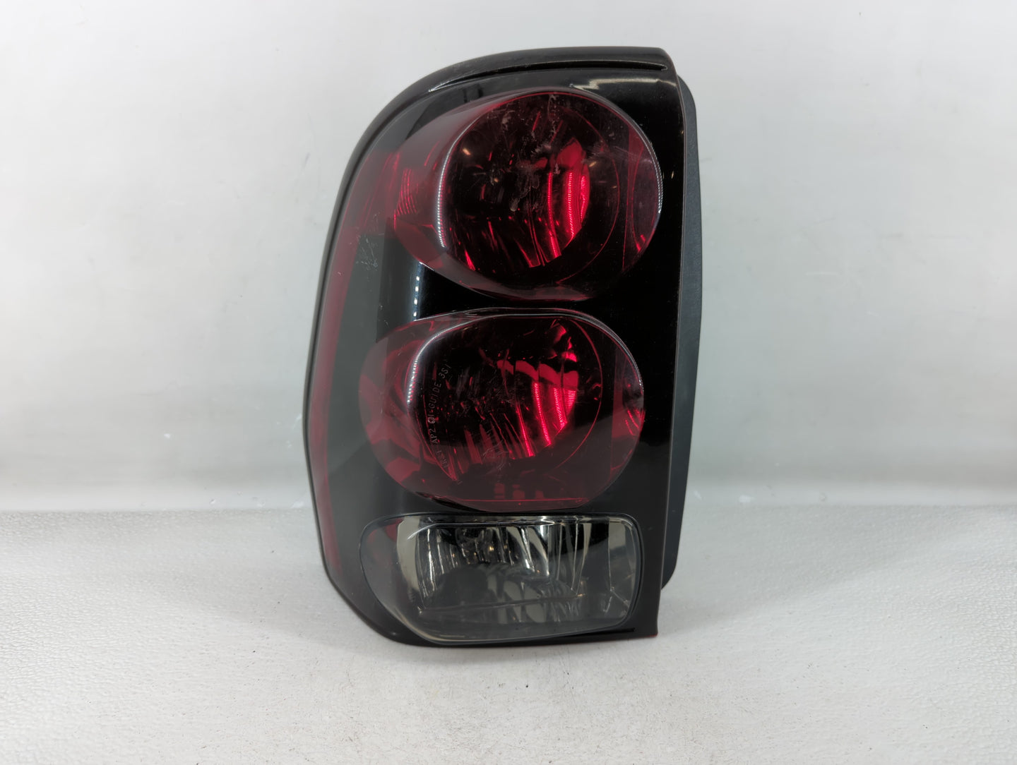 2002-2006 Chevrolet Trailblazer Ext Tail Light Assembly Driver Left OEM P/N:16530277 Fits OEM Used Auto Parts - Oemusedautop