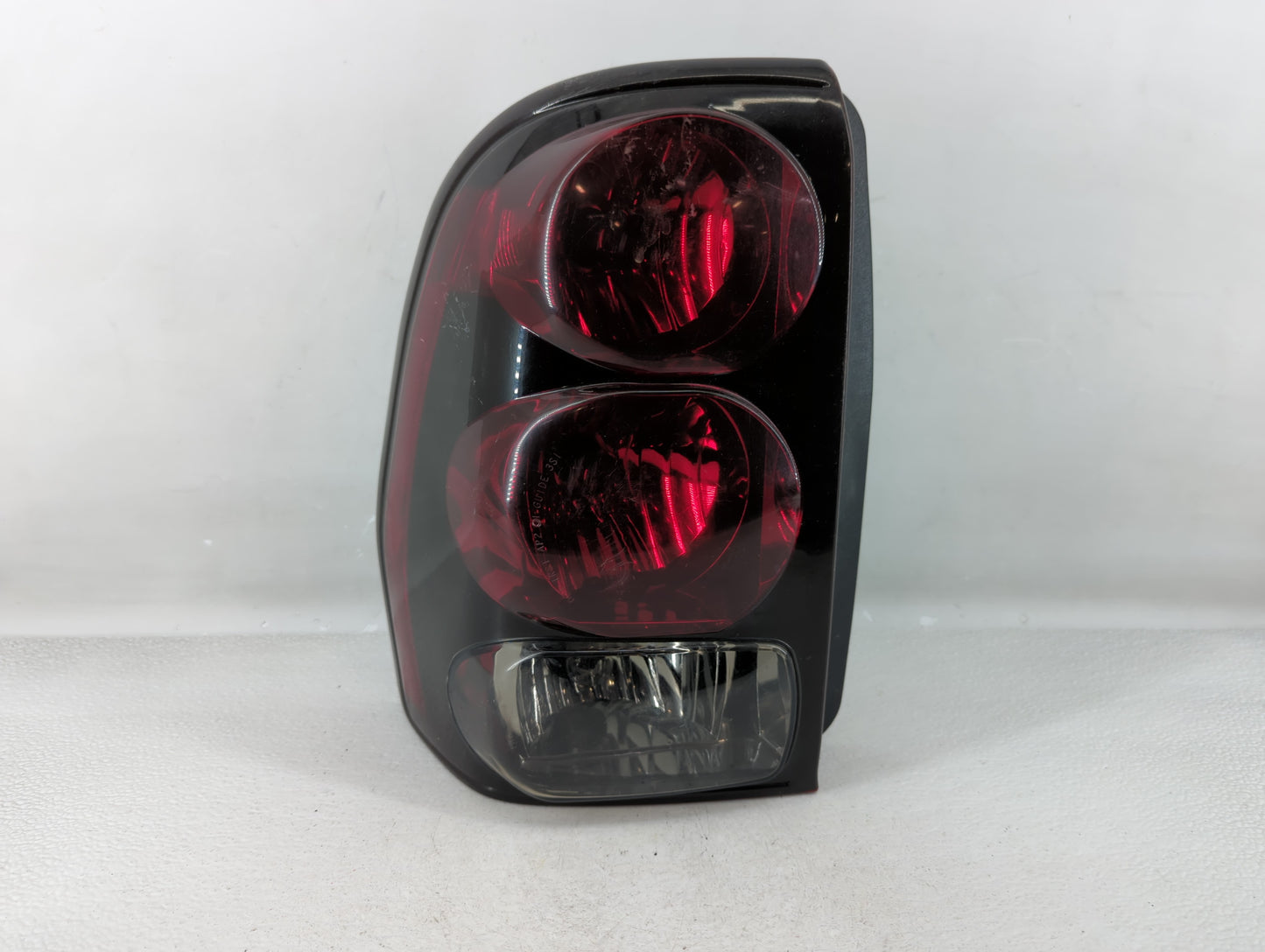 2002-2006 Chevrolet Trailblazer Ext Tail Light Assembly Driver Left OEM P/N:16530277 Fits OEM Used Auto Parts - Oemusedautop