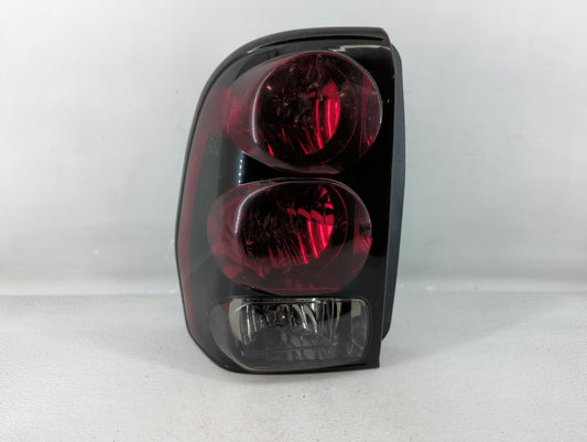2002-2006 Chevrolet Trailblazer Ext Tail Light Assembly Driver Left OEM P/N:16530277 Fits OEM Used Auto Parts - Oemusedautop