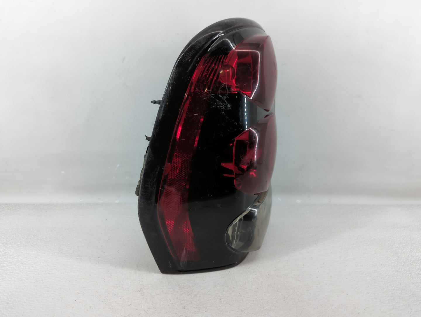 2002-2006 Chevrolet Trailblazer Ext Tail Light Assembly Driver Left OEM P/N:16530277 Fits OEM Used Auto Parts - Oemusedautop